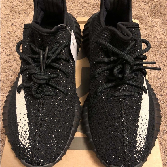 Adidas yeezys Core Black v2 - Picture 2 of 2